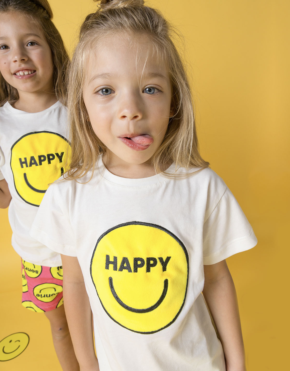 Camiseta blanca de algod n peruano con bordado cara feliz