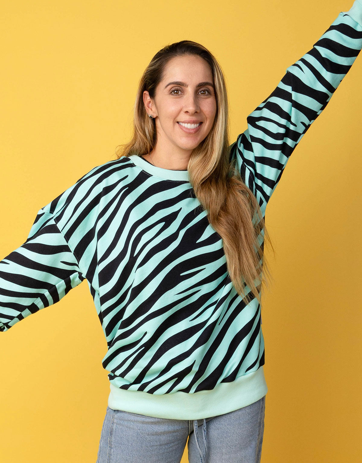 Buzo oversized unisex animal print cebra en algodón peruano - adultos