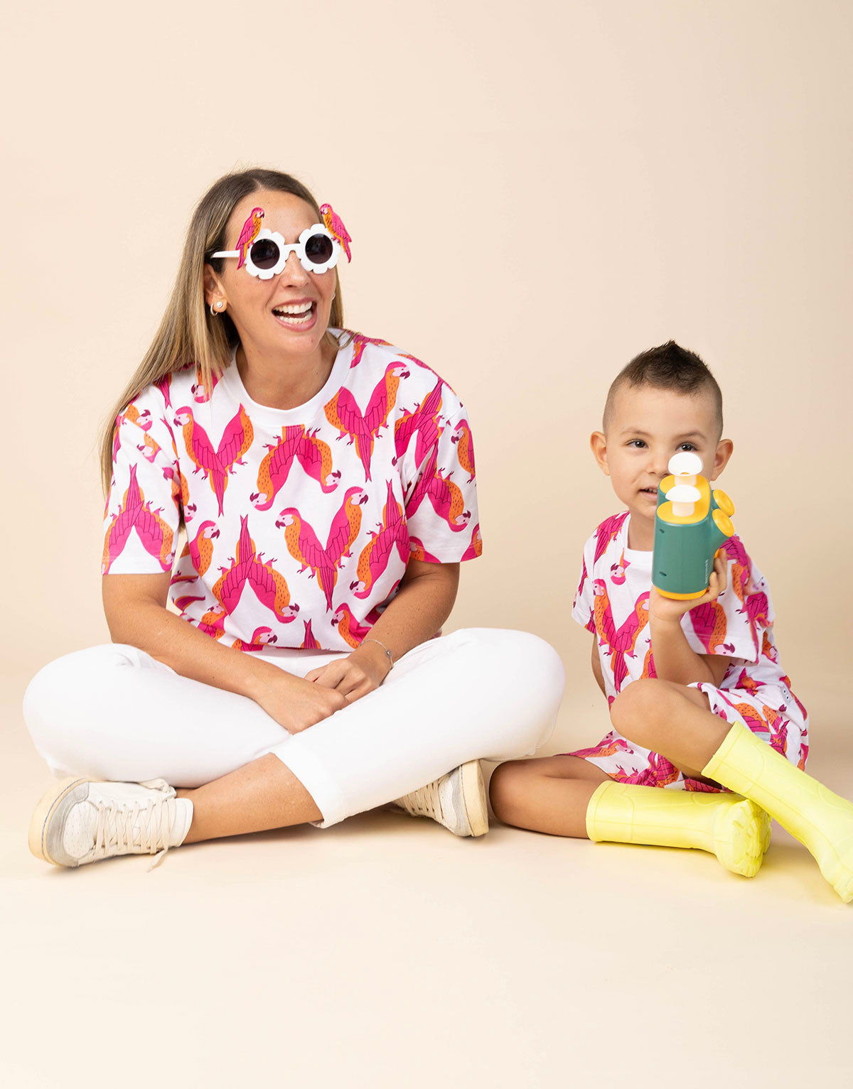 Camiseta unisex en algodón peruano estampado loros rosados