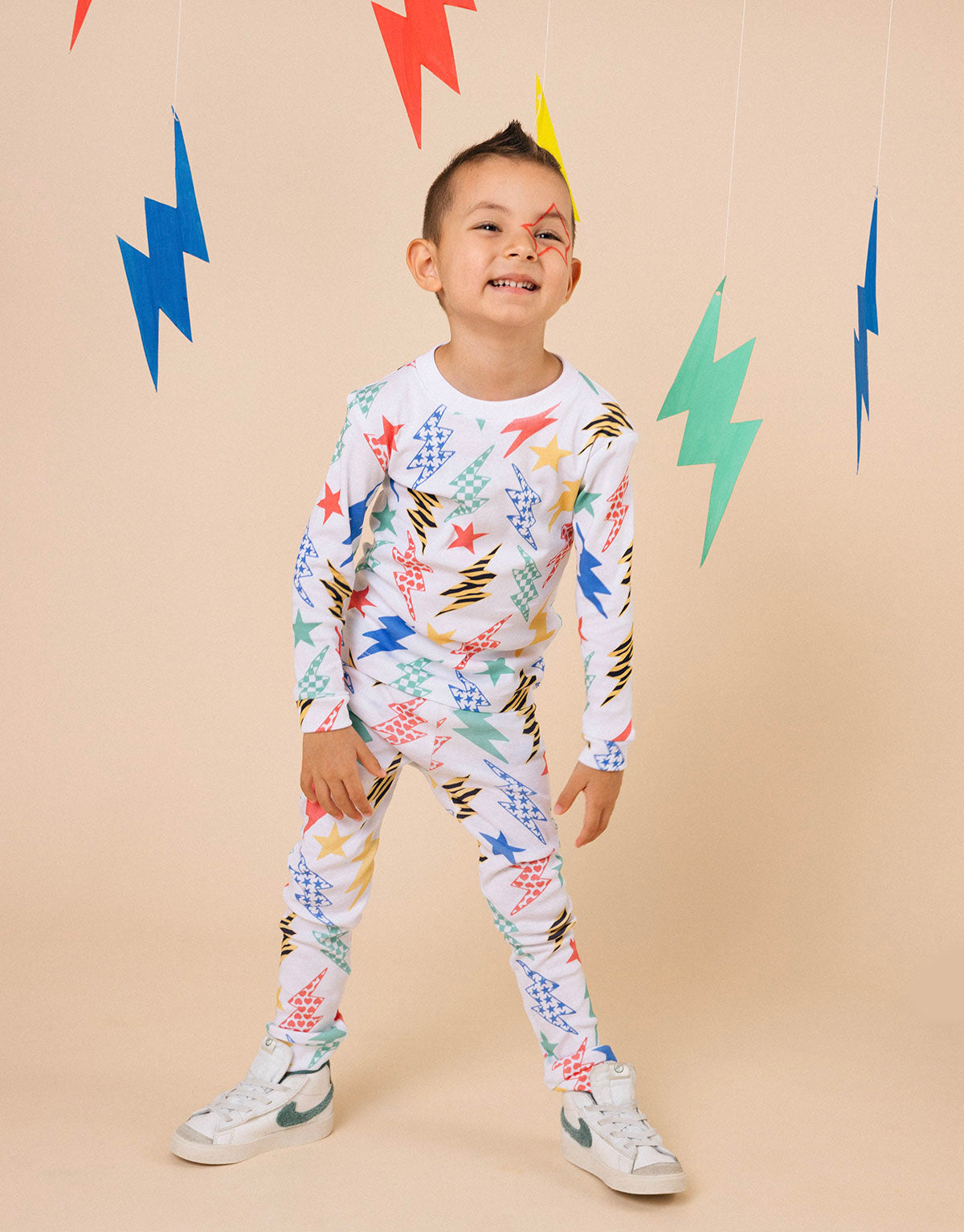 Pijama para niños y niñas en algodón peruano estampado rayos